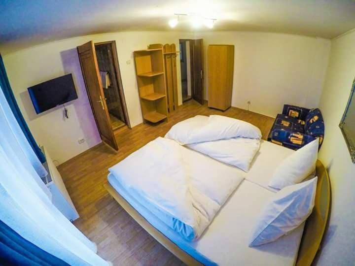 Casa Germana Hotell Lupeni  Eksteriør bilde