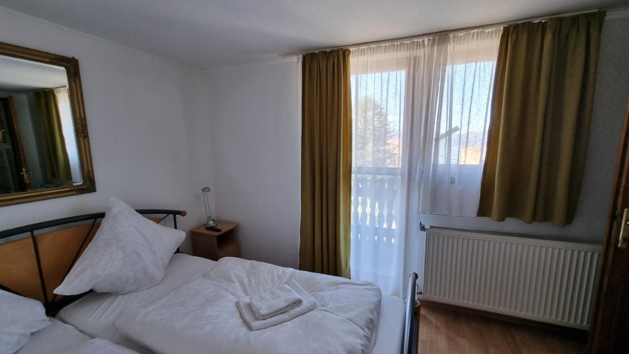 Casa Germana Hotell Lupeni  Eksteriør bilde